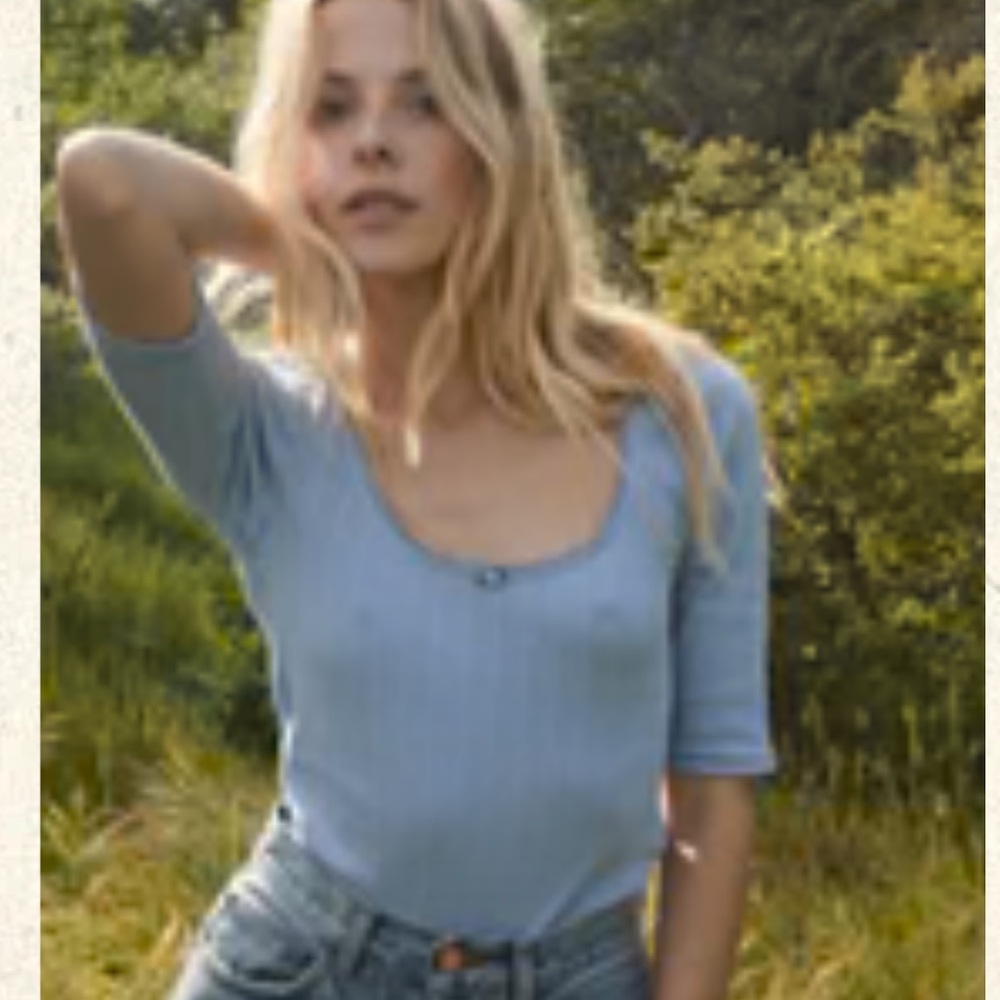 Doen Baez tee in Mist, size small